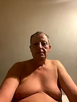 Snapshot of chubbybear2cum chatting on 09.15.25 chubbybear2cum online show from 09.15.25