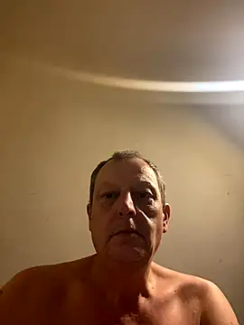 Snapshot of chubbybear2cum chatting on 10.16.25 chubbybear2cum online show from 10.16.25