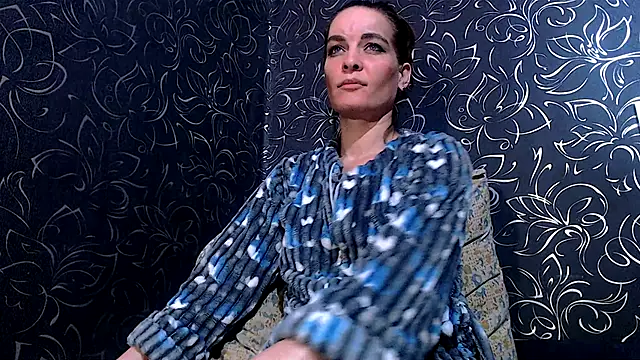 Strawberry Milfa online show from 12.19.25