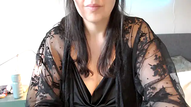 Ella Next Door online show from 03.12.25