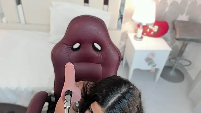 Miliaangeles online show from 12.17.25