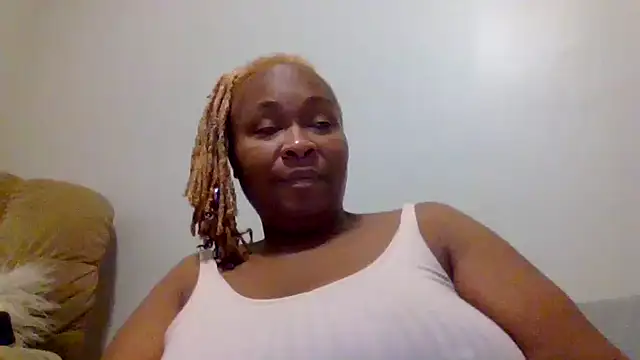 Snapshot of AllLeggs chatting on 12.16.24 AllLeggs online show from 12.16.24