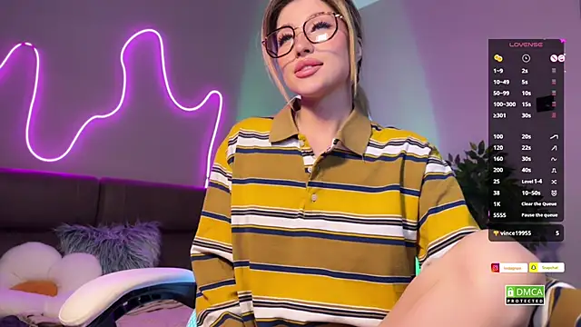 Snapshot of ellie_miu chatting on 12.20.24 ellie miu online show from 12.20.24