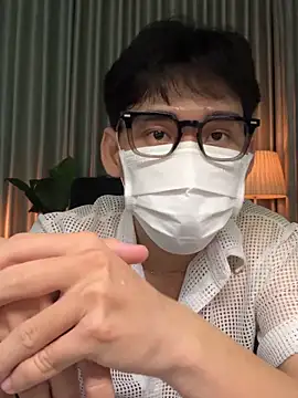 Snapshot of MinhTuanLive chatting on 04.25.26 MinhTuanLive online show from 04.25.26