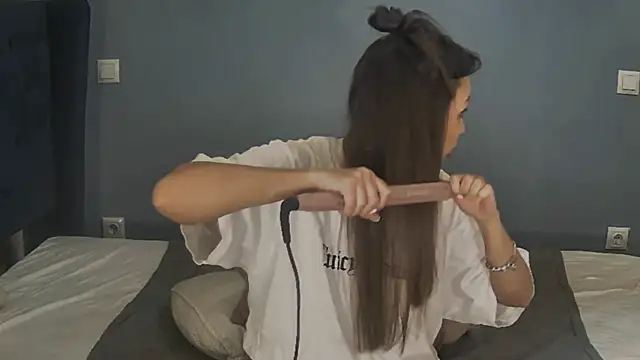 Snapshot of AnnaMaee chatting on 01.16.25 AnnaMaee online show from 01.16.25