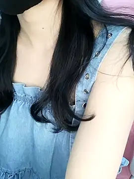 Snapshot of _Linez_ chatting on 03.17.25  Linez  online show from 03.17.25