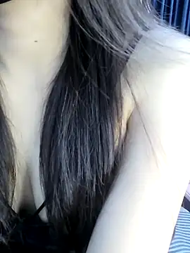 Snapshot of _Linez_ chatting on 09.25.25  Linez  online show from 09.25.25