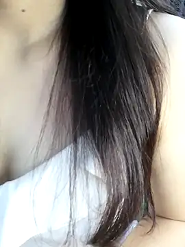 Snapshot of _Linez_ chatting on 09.28.25  Linez  online show from 09.28.25