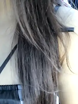 Snapshot of _Linez_ chatting on 10.08.25  Linez  online show from 10.08.25