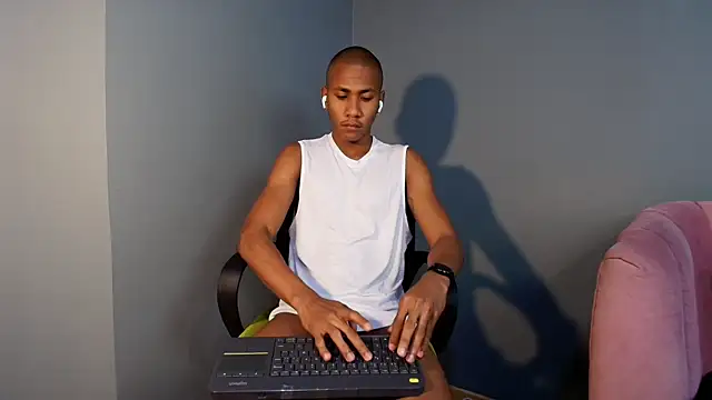 Snapshot of Ethan_Fox11 chatting on 02.19.25 Ethan Fox11 online show from 02.19.25