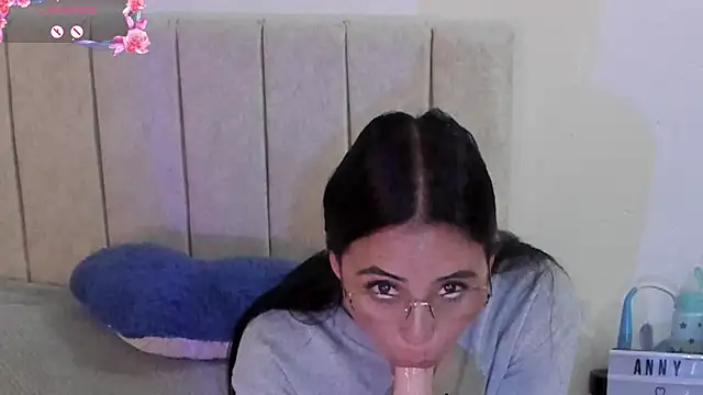 Snapshot of anny_roberts chatting on 06.25.26 anny roberts online show from 06.25.26