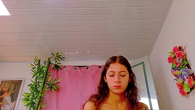 Snapshot of scarlet-jonesx chatting on 06.22.26 scarlet-jonesx online show from 06.22.26