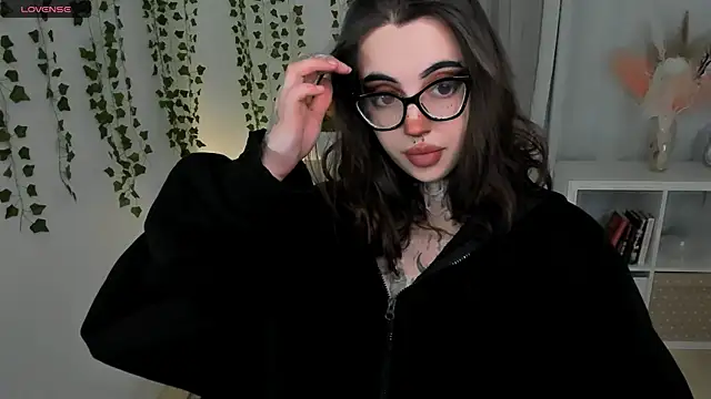 Snapshot of Dixi_Pixi_ chatting on 07.04.26 Dixi Pixi online show from 07.04.26