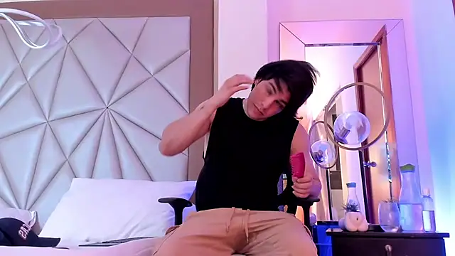 Karimferrer online show from 12.18.24