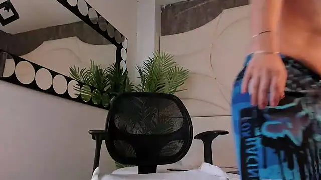 Karimferrer online show from 10.07.25