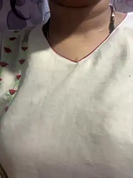 Snapshot of Spicy_sari_girl chatting on 05.17.26 Spicy sari girl online show from 05.17.26