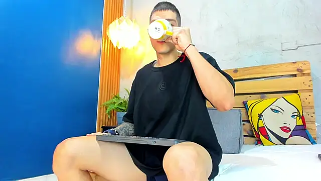 Snapshot of french_sexx chatting on 12.31.24 french sexx online show from 12.31.24