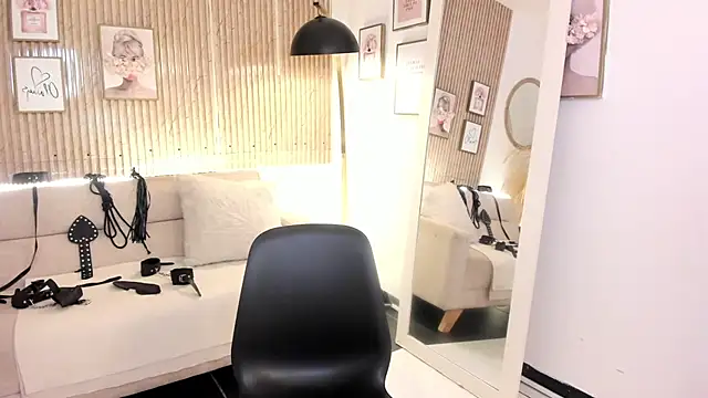 Snapshot of RACHEL_EV chatting on 09.18.25 RACHEL EV online show from 09.18.25