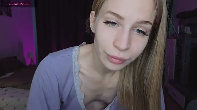 Snapshot of Elis_Fox chatting on 04.19.26 Elis Fox online show from 04.19.26