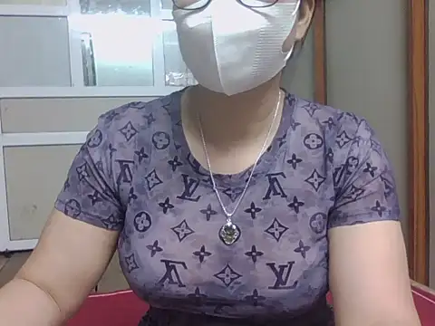 Snapshot of MaiHuong77 chatting on 10.16.25 MaiHuong77 online show from 10.16.25