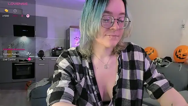 alisahug online show from 10.27.25