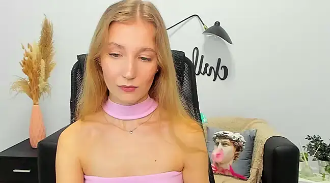 Snapshot of LolaWilsons chatting on 01.18.25 LolaWilsons online show from 01.18.25