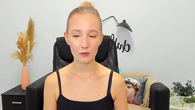 Snapshot of LolaWilsons chatting on 01.21.25 LolaWilsons online show from 01.21.25