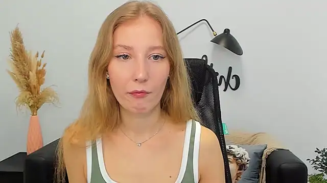 Snapshot of LolaWilsons chatting on 03.19.25 LolaWilsons online show from 03.19.25