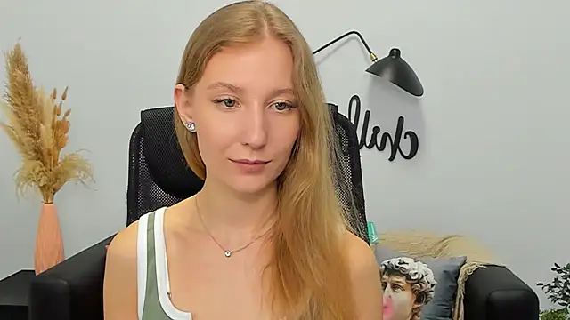 Snapshot of LolaWilsons chatting on 03.19.25 LolaWilsons online show from 03.19.25