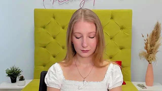 LolaWilsons online show from 02.10.26