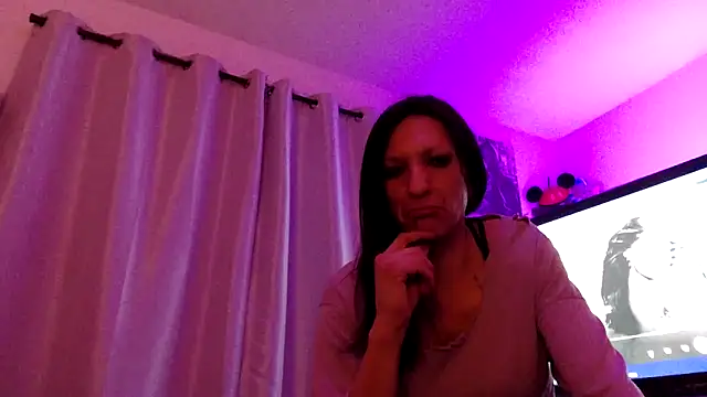 Snapshot of kendra_g33 chatting on 12.21.24 kendra g33 online show from 12.21.24
