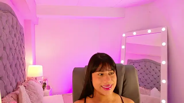 Snapshot of AshleyFerrer chatting on 09.18.25 AshleyFerrer online show from 09.18.25