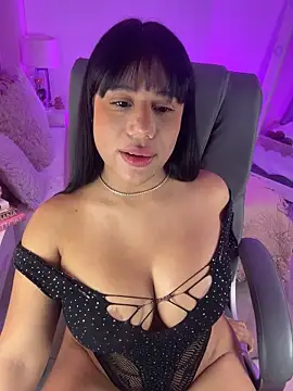 Snapshot of AshleyFerrer chatting on 10.10.25 AshleyFerrer online show from 10.10.25