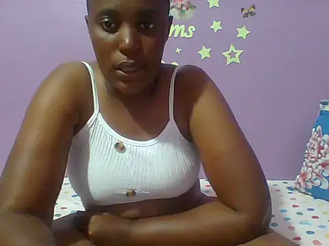 Snapshot of Beauty_beee chatting on 02.05.25 Beauty beee online show from 02.05.25