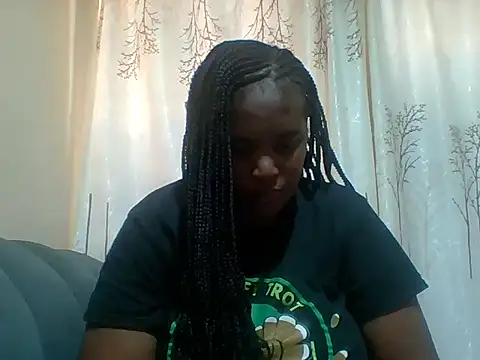 Snapshot of Beauty_beee chatting on 10.19.25 Beauty beee online show from 10.19.25