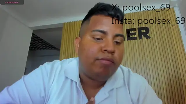 Snapshot of Poolsex_69 chatting on 10.21.25 Poolsex 69 online show from 10.21.25
