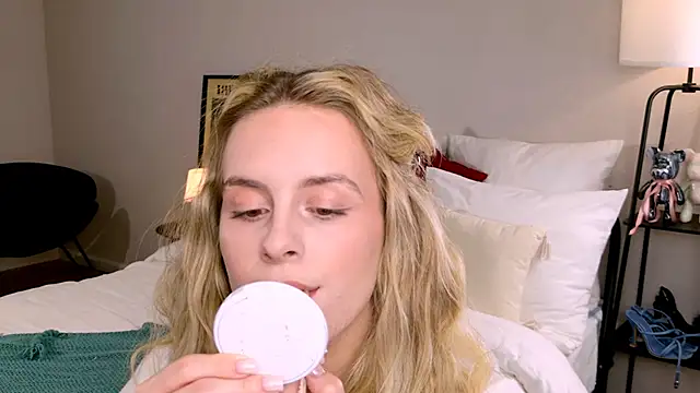 RozzitaBedberry online show from 10.29.25