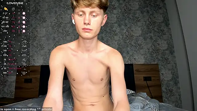 Snapshot of christian_di0r chatting on 03.16.25 christian di0r online show from 03.16.25