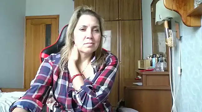 IrinaB1 online show from 02.15.25