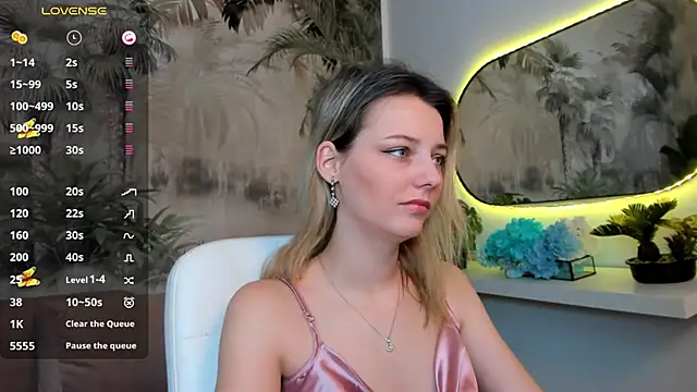 pretty little thing online show from 01.15.25