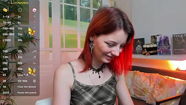 pretty little thing online show from 02.15.25