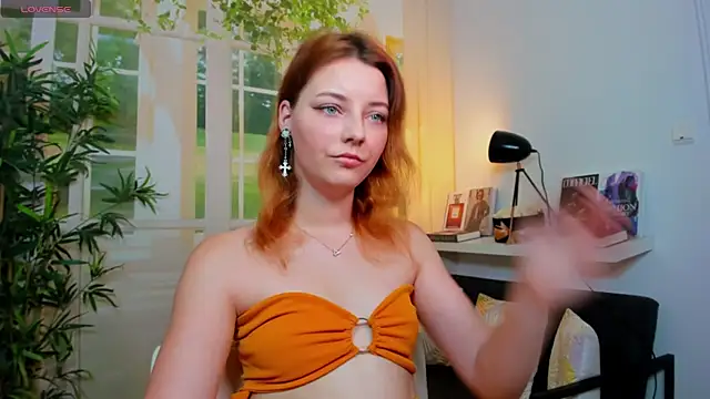 pretty little thing online show from 09.15.25