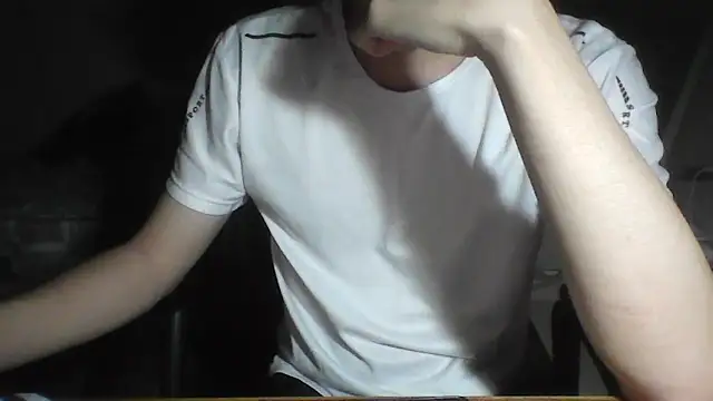 Snapshot of YunheLEE chatting on 04.08.26 YunheLEE online show from 04.08.26
