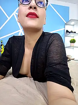 Snapshot of ValeryThunder chatting on 02.15.25 ValeryThunder online show from 02.15.25