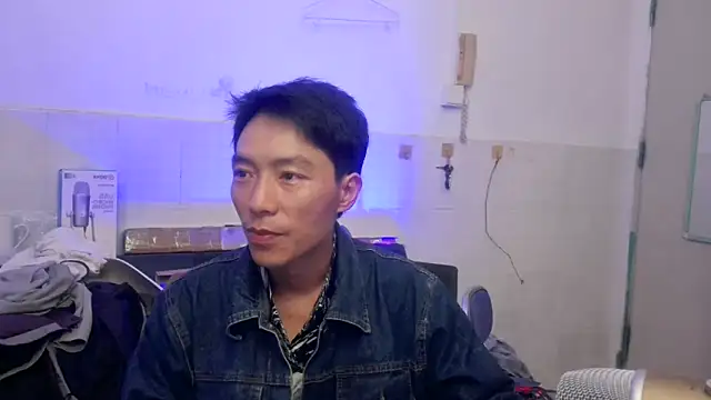 Snapshot of xhqds chatting on 04.24.26 xhqds online show from 04.24.26