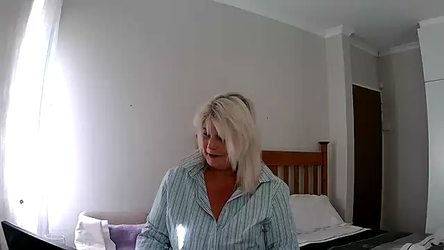 Miahotmilf online show from 12.28.24