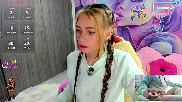 Snapshot of sweetlittlelisa chatting on 07.18.26 sweetlittlelisa online show from 07.18.26