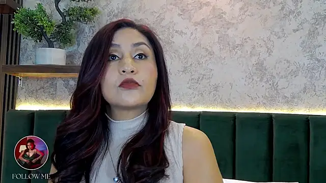 Snapshot of MonicaMoret chatting on 05.19.26 MonicaMoret online show from 05.19.26