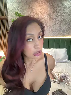 Snapshot of MonicaMoret chatting on 05.28.26 MonicaMoret online show from 05.28.26