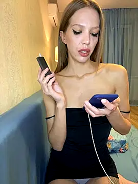 Snapshot of KateMariett chatting on 09.11.25 KateMariett online show from 09.11.25